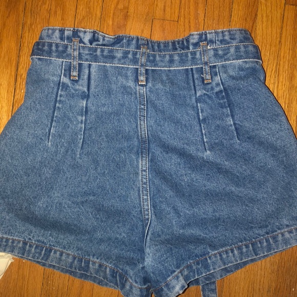 CUTE HIGH WAISTED PAPERBAG SHORTS - Picture 3 of 3
